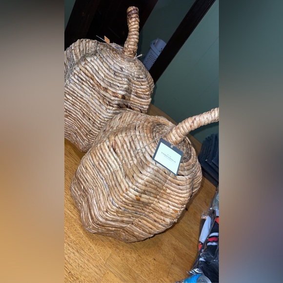 Tall oval pumpkin - Picture 2 of 2